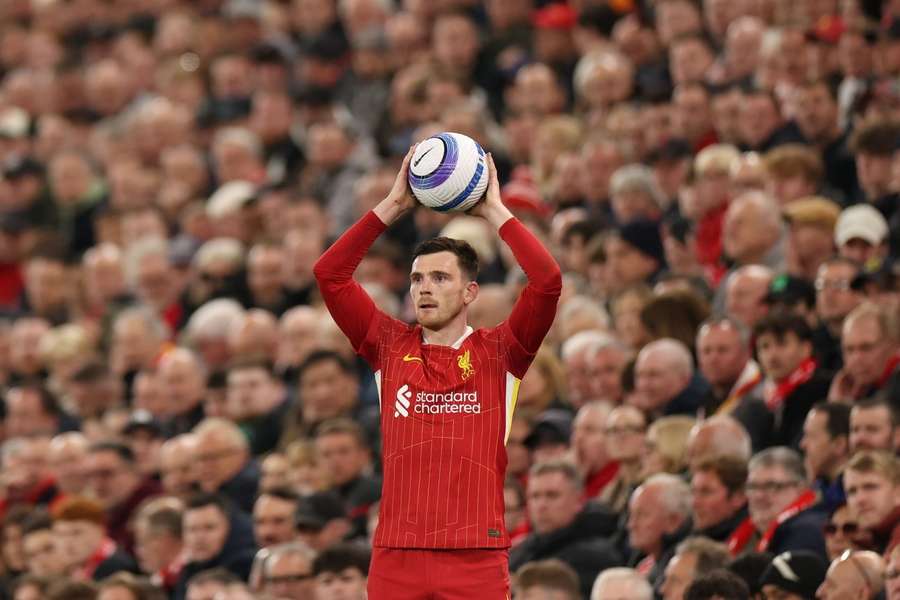Andy Robertson deve estar de saída do Liverpool