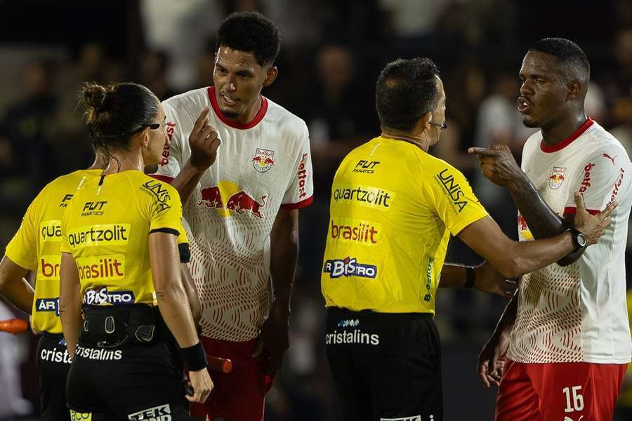 Gustavo Marques criticou a nomeação da árbitra Daiane Muniz no final do jogo com o São Paulo