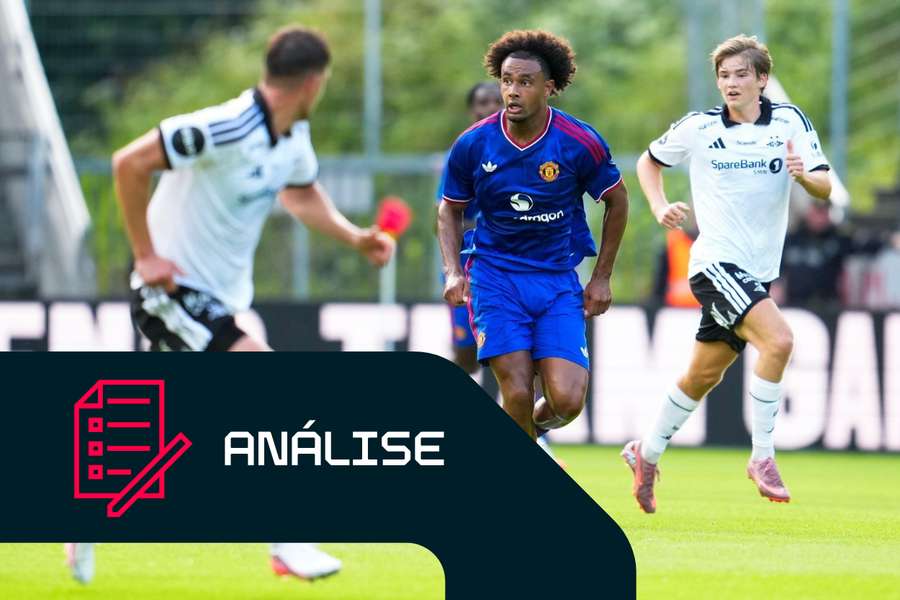 Joshua Zirkzee, do Manchester United, disputa a bola com Mads Bomholt, do Rosenborg