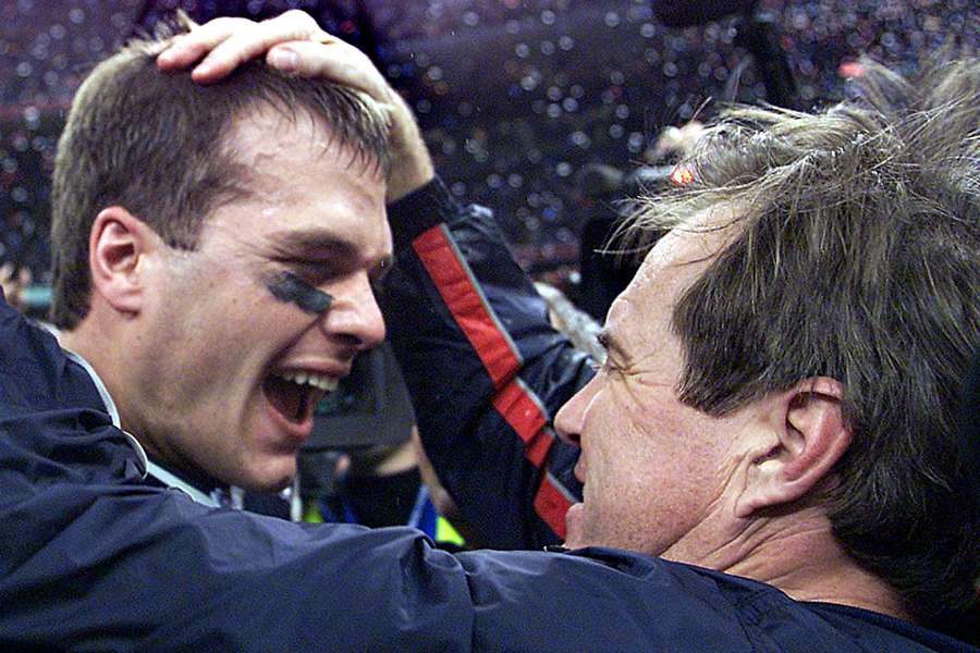 Brady y Belichick celebran su primera Super Bowl en 2002.