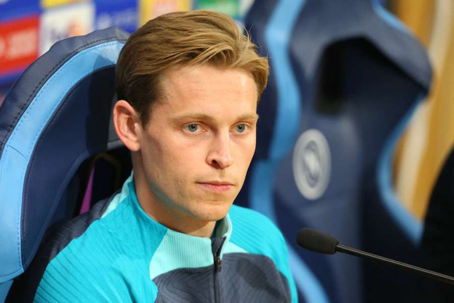 Frenkie de Jong tijdens de persconferentie voorafgaand aan het Champions League duel met Napoli