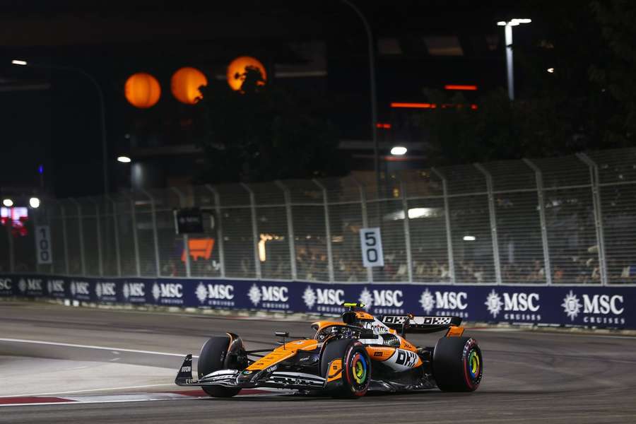 Lando Norris vyrazí do VC Singapuru z prvního místa.