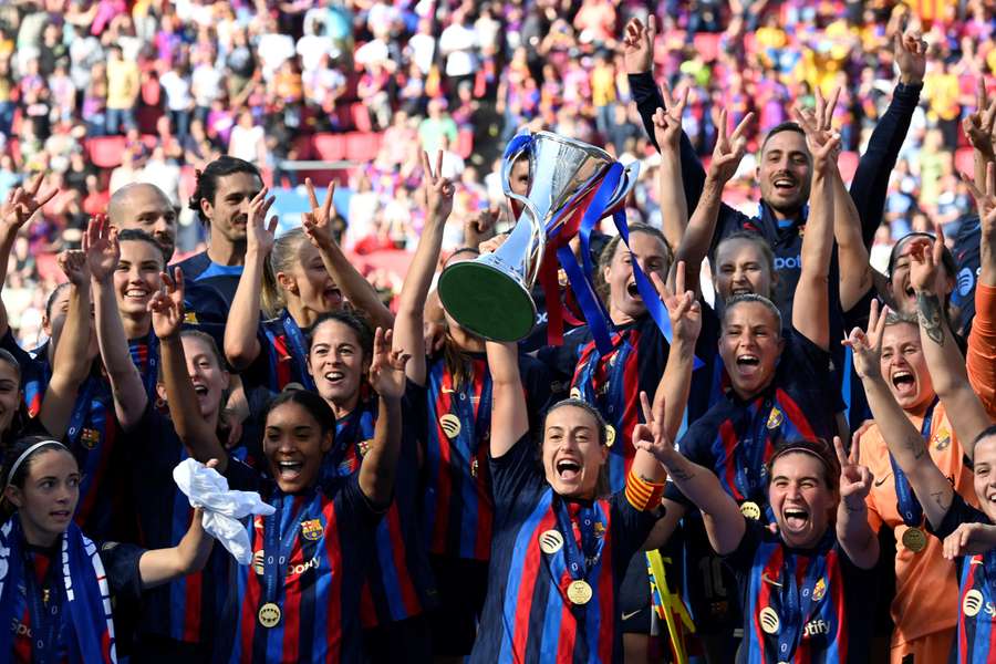 Barcelona midfielder Alexia Putellas and teammates celebrate with the trophy