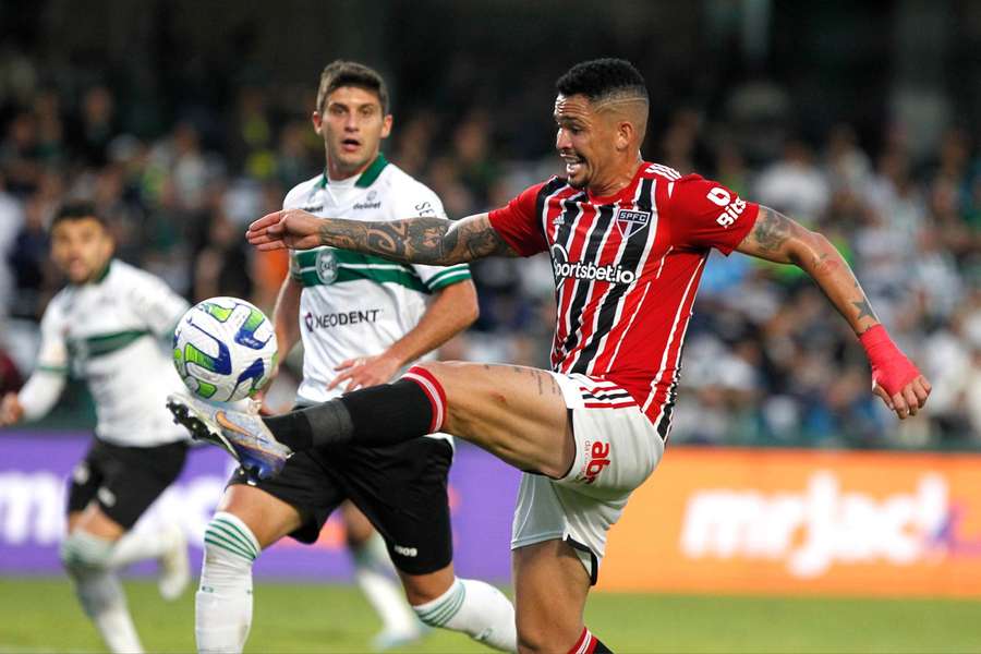 São Paulo e Coritiba empataram em 1 a 1 no primeiro turno