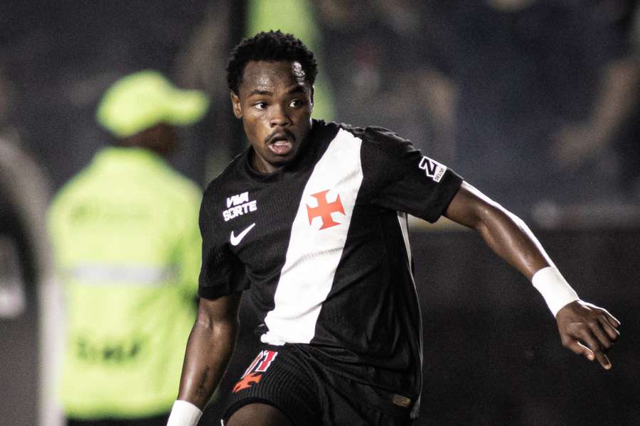 Colombianos lideram ranking dos melhores dribladores do Brasileirão 2026