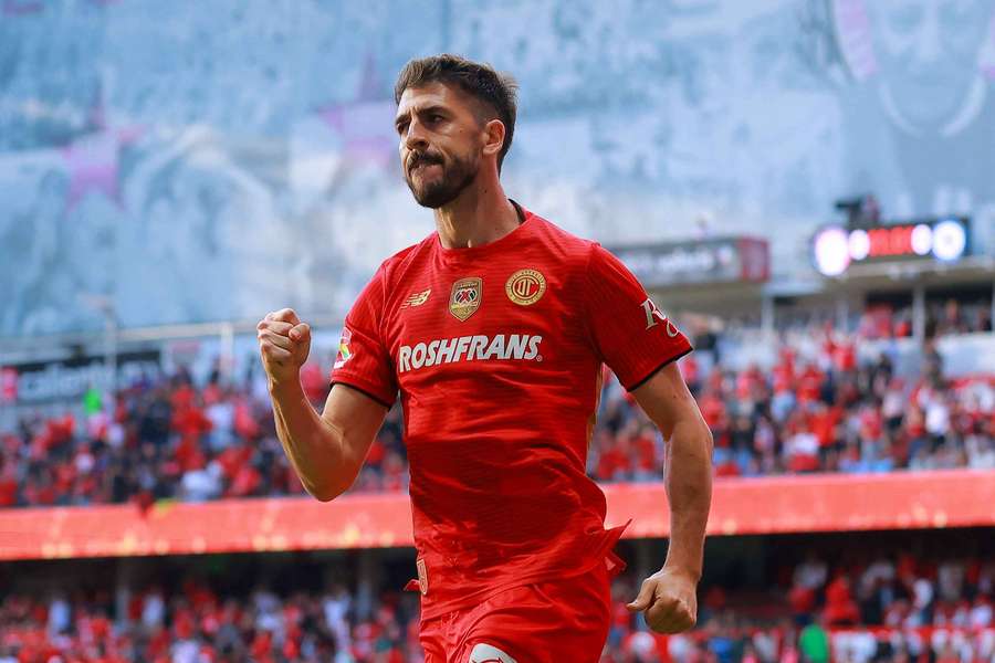 Paulinho brilha no Toluca