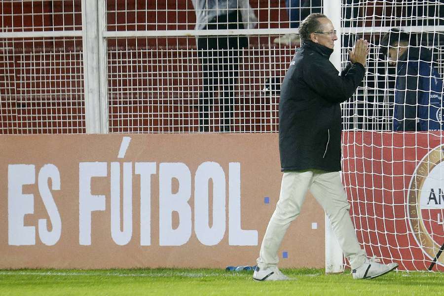 John Textor durante presença em partida contra o Patronato-ARG, pela Copa Sul-Americana