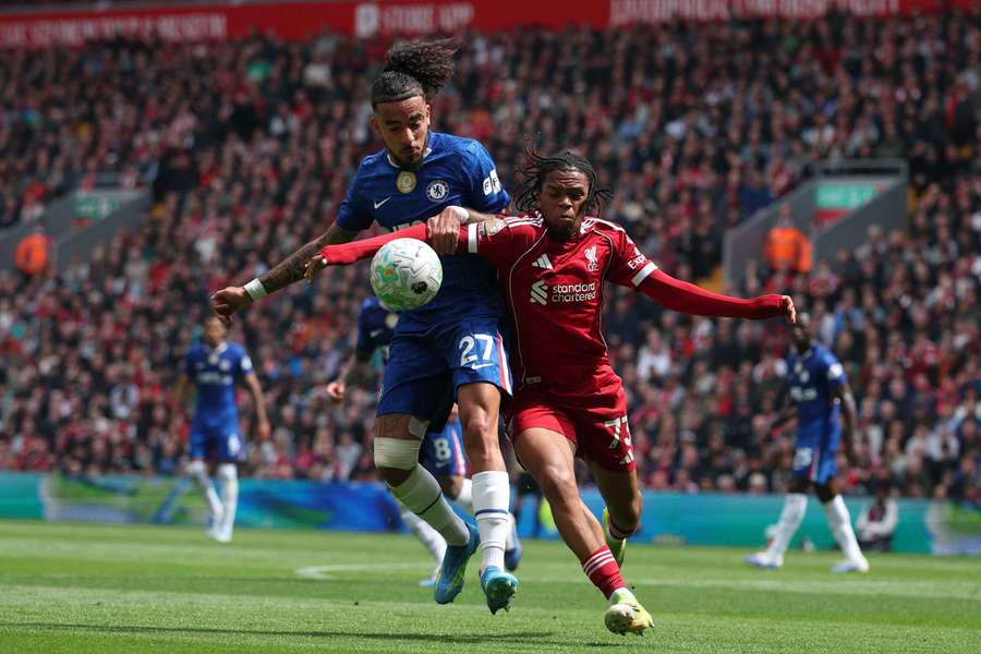 Chelsea o încurcă pe Liverpool