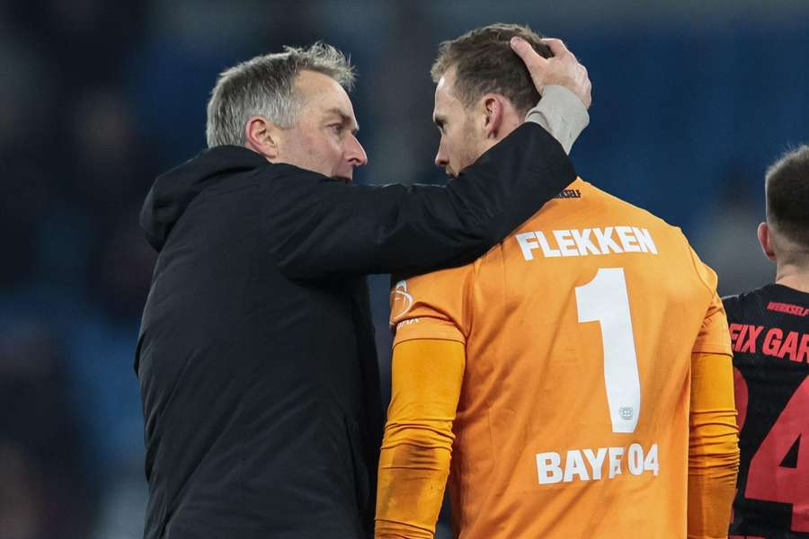 Bayer Leverkusen coach Hjulmand hails "fantastic" Flekken after victory at Man City