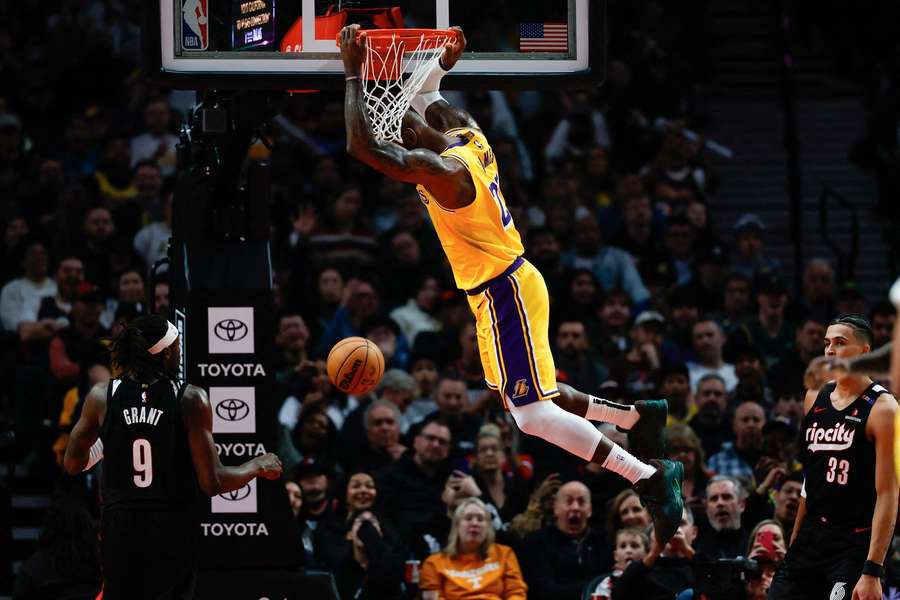 LeBron James la înălțime din nou pentru Lakers 