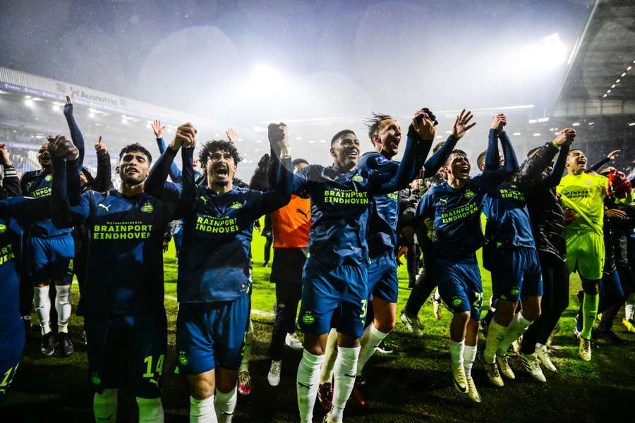 PSV won donderdagavond met 8-0 in het Ave Lenstra Stadion
