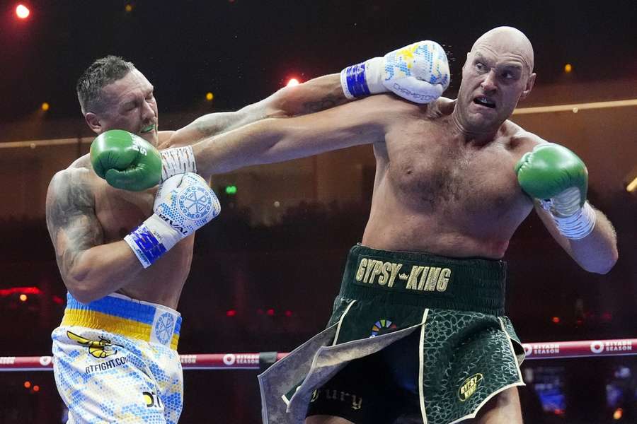 Oleksandr Usyk lands a punch on Tyson Fury