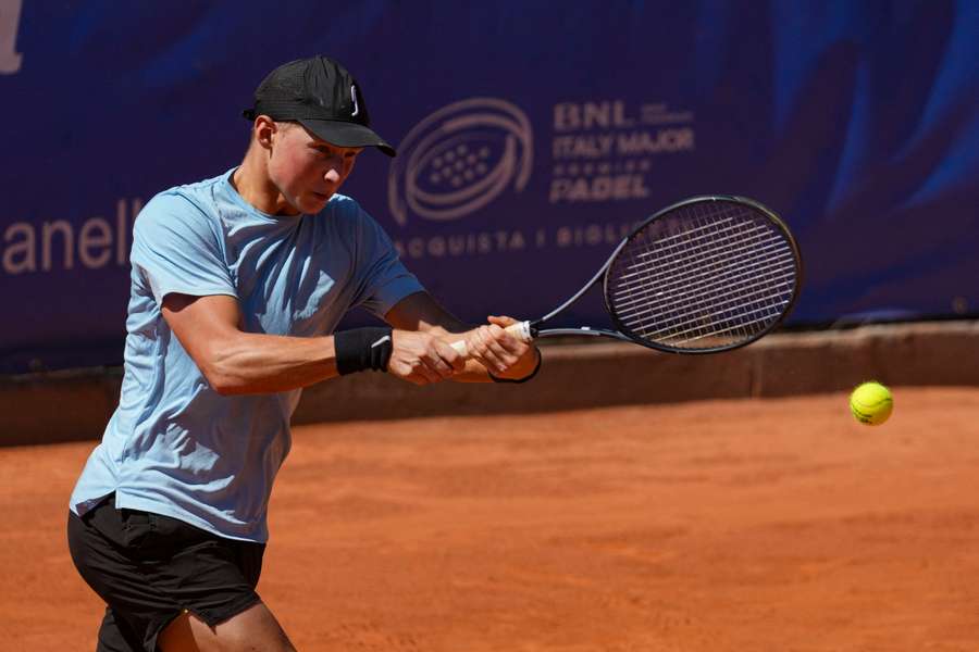 Elmer Møller kan med en eftermiddagssejr lørdag spille sig i finalen den portugisiske hovedstad.