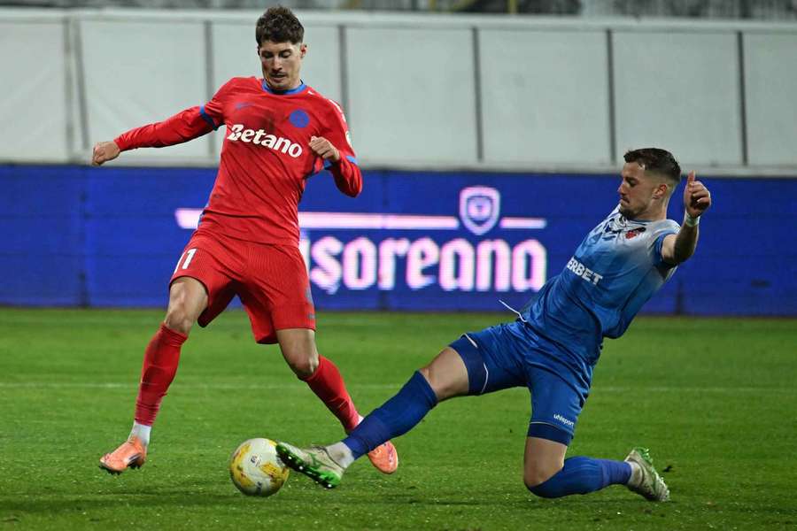 David Miculescu s-a accidentat în meciul cu Gloria Bistrița din Cupa României David Miculescu s-a accidentat în meciul cu Gloria Bistrița din Cupa României