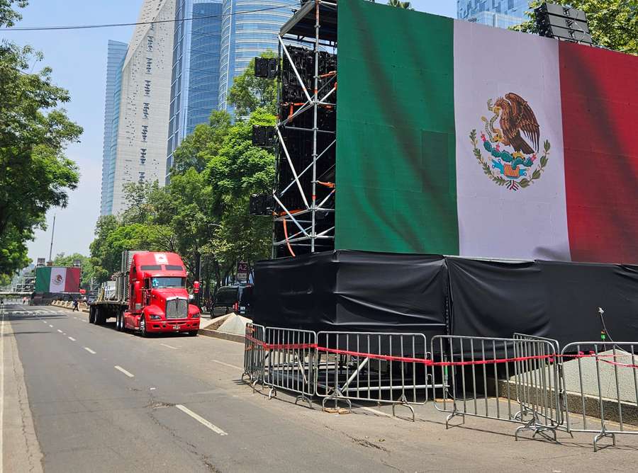 Des écrans géants ont été installés sur l’Avenida Paseo de la Reforma
