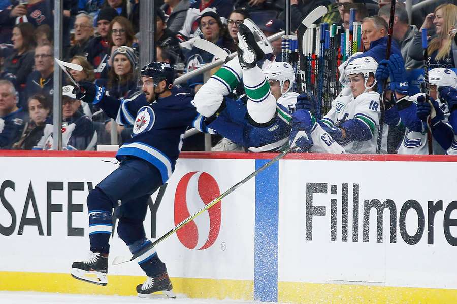 Jets bliscy zdobycia Pucharu Prezydenta w lidze NHL. Perfetti zapewnił triumf w rzutach karnych