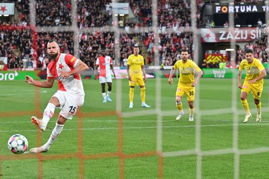 Václav Jurečka rozhodl o vítězství Slavie proměněnou penaltou.