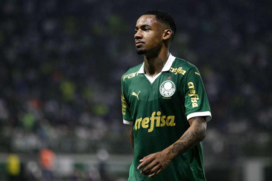 Allan foi um dos destaques da partida, com um gol e uma assistência