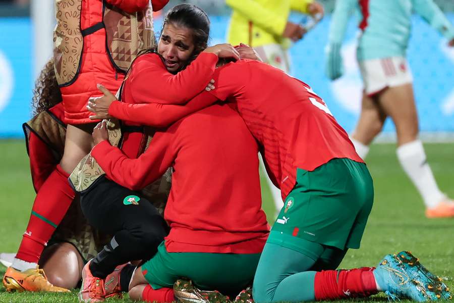 Morocco players celebrate victory after the end of the Women's World Cup Group H football match between Morocco and Colombia 