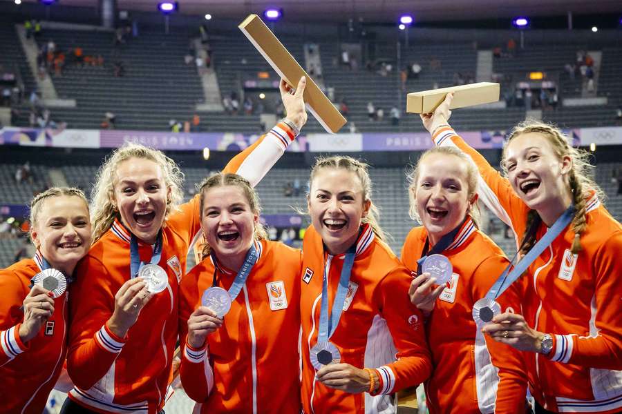 De 4x400 meter estafettevrouwen verheugen zich al enorm op een bezoek aan het Paleis Huis ten Bosch