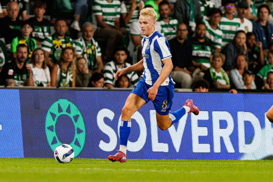 Victor Froholdt in action for FC Porto