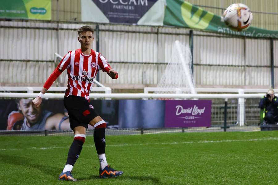 Romeo Beckham i aktion for Brentfords U21 mod Aston Villa U21. Romeo Beckham i aktion for Brentfords U21 mod Aston Villa U21.