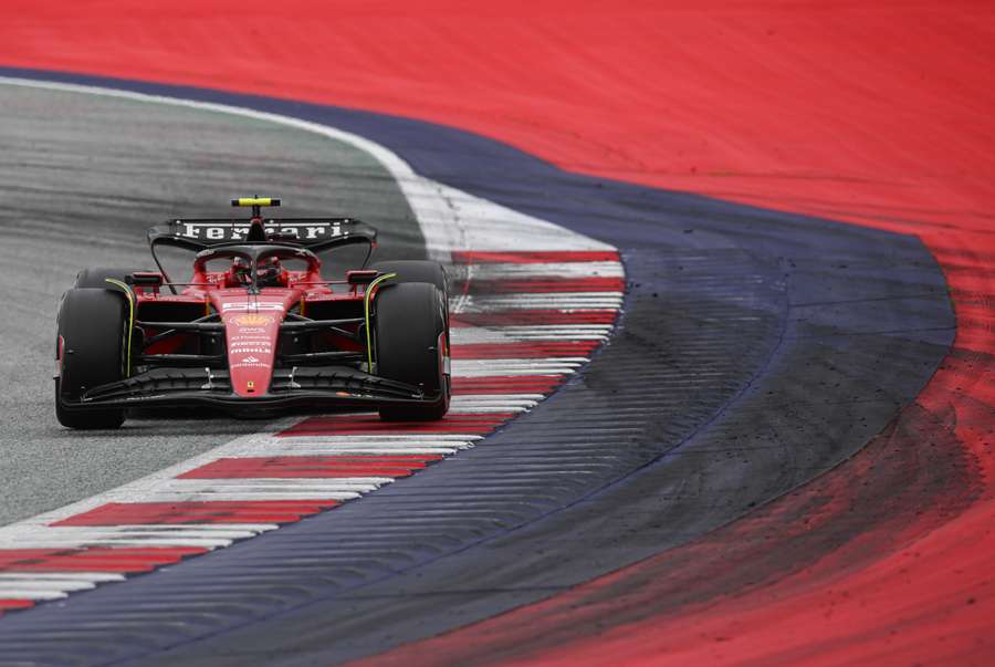 Protestul Aston Martin îi conferă lui Alonso locul cinci și îl lasă pe Sainz pe locul șase.