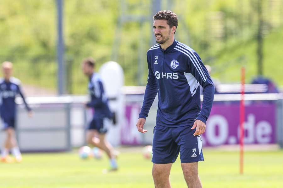 Marcin Kamiński przedłużył kontrakt z Schalke. "Czeka nas sezon pełen wyzwań"