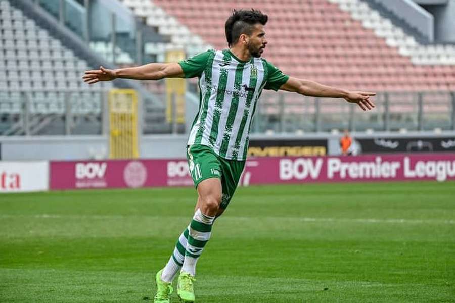 Matheus Souza celebra pelo Floriana