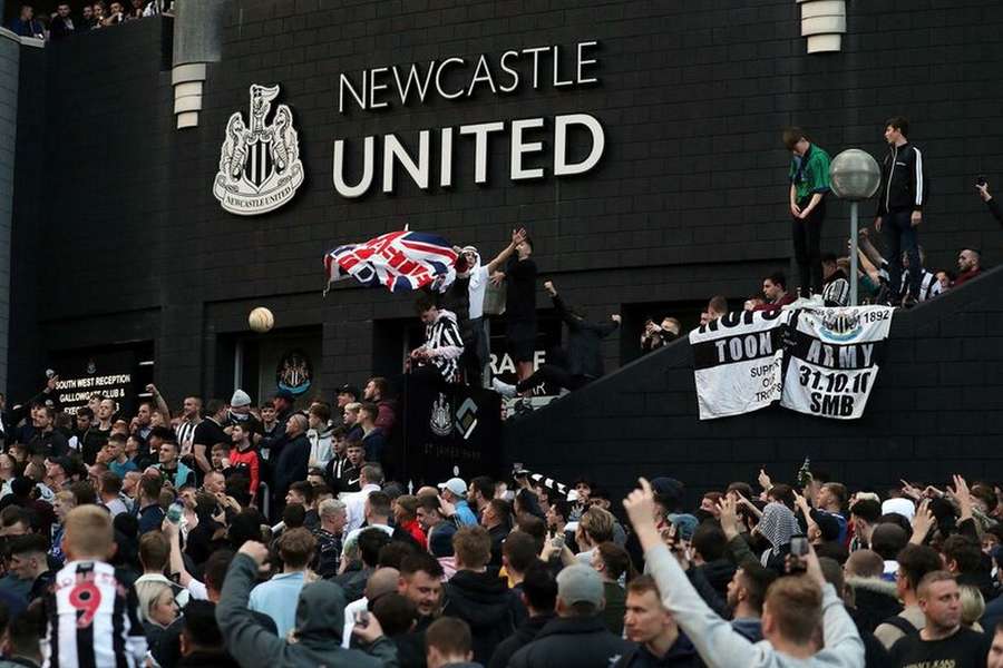 Les supporters de Newcastle, à l'automne dernier, célébrant l'arrivée de Mohammed ben Salmane a la tête du club.