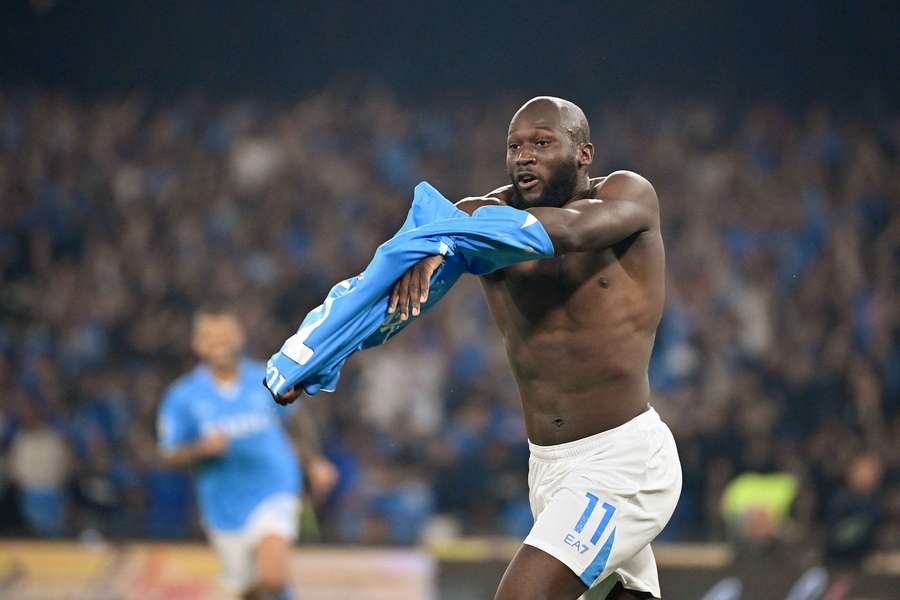 Lukaku festeggia dopo il 2-0 al Cagliari