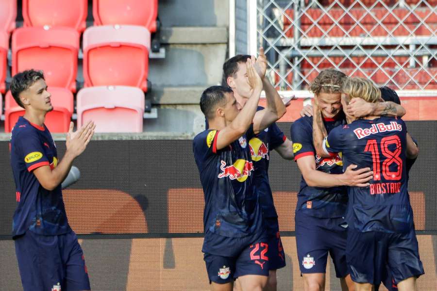 Salzburg feiert den klaren Sieg in Norwegen.