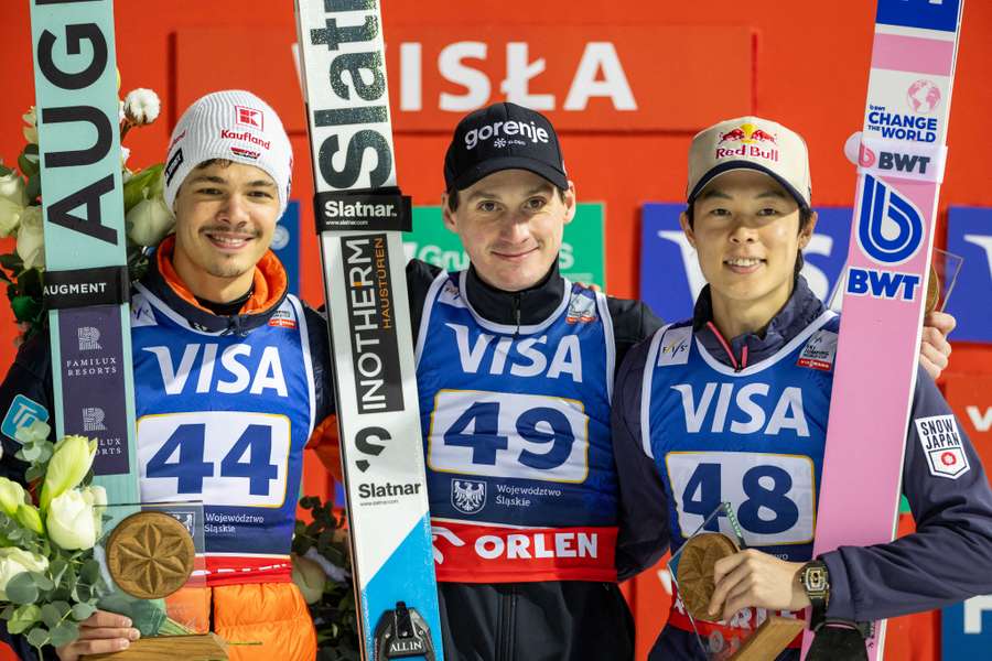 Die drei größten Favoriten der Vierschanzentournee 2025/26: Prevs (m.), Kobayashi (r.) und Raimund