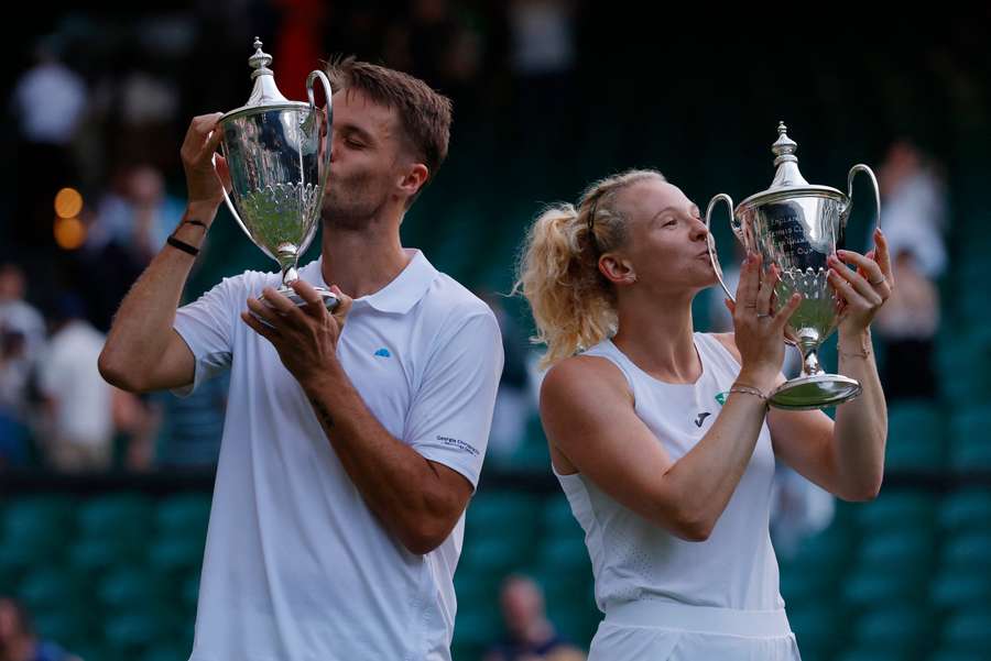 Siniakova y Verbeek, campeones de dobles mixtos en Wimbledon