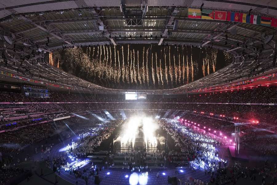 Stade de France recebeu a cerimônia de encerramento dos Jogos Paralímpicos