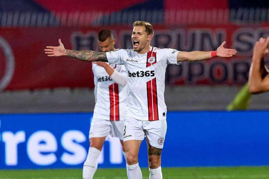 Fotbalisté Lincolnu dokážou v Konferenční lize zaskočit favorita. Fotbalisté Lincolnu dokážou v Konferenční lize zaskočit favorita.