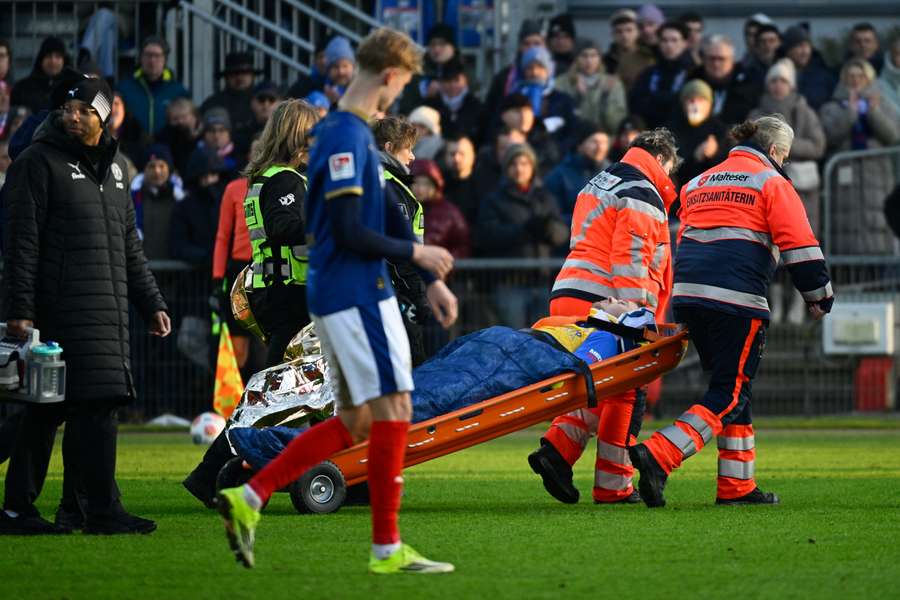 "Kurz weg" gewesen: Paderborns Brackelmann nach Schock auf dem Weg ins Krankenhaus