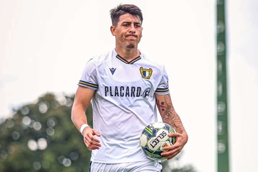 Santiago Colombatto com a camisola do Famalicão