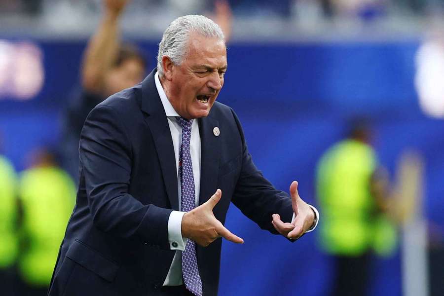 Alfaro, enfadado durante el partido