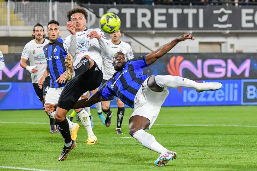 Romelu Lukaku maakte namens Inter nog de 1-1, maar het was niet voldoende voor een punt