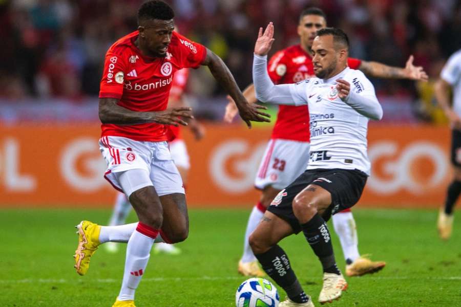 Inter e Corinthians fizeram jogo movimentado no Beira-Rio