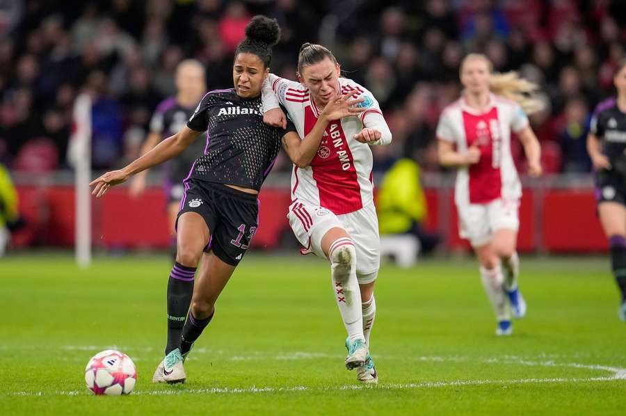 Bayerns Frauen mussten in der UEFA Women's Champions League, in der Johan Cruijff Arena, als Verliere vom Platz gehen.