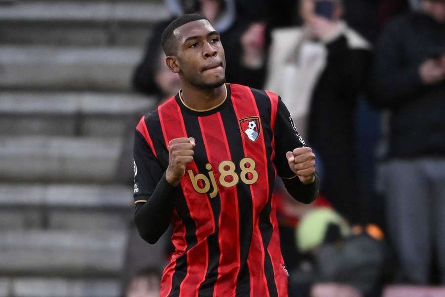 Rayan marcou o gol de empate no duelo entre Bournemouth e Aston Villa