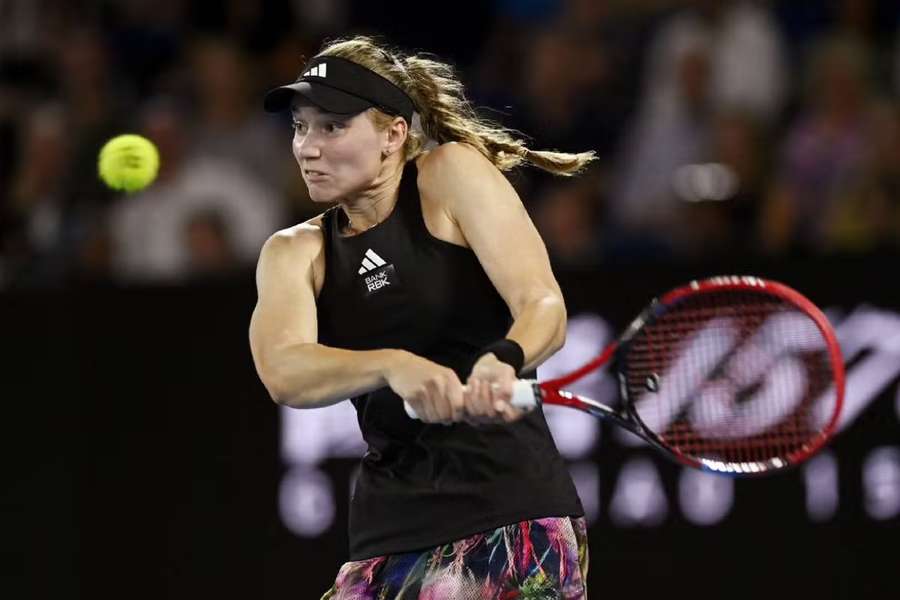 Elena Rybakina rolls on in Dubai