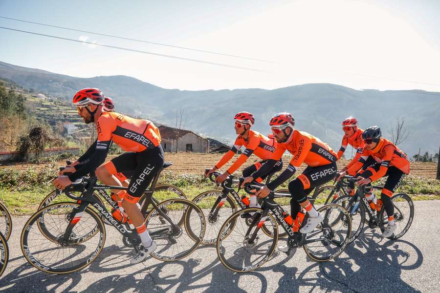 A equipa chega à prova sem um líder