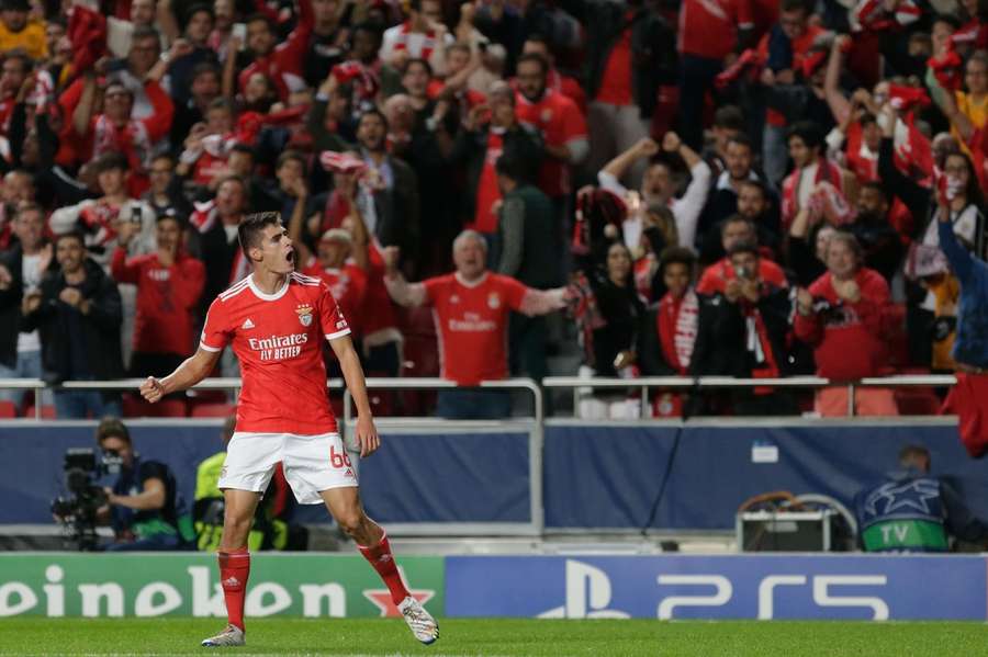 Benfica s-a calificat de pe primul loc