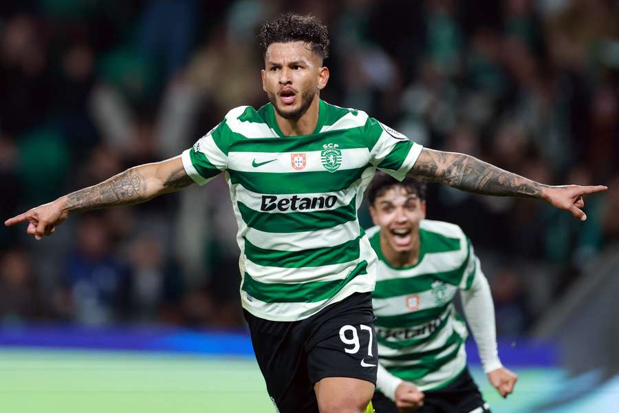 O ponta-de-lança Luis Suárez apontou os dois golos da vitória sobre o PSG (2-1) na Liga dos Campeões O ponta-de-lança Luis Suárez apontou os dois golos da vitória sobre o PSG (2-1) na Liga dos Campeões