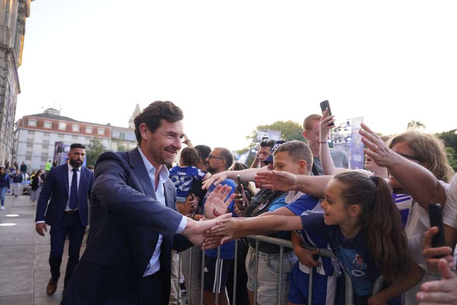 André Villas-Boas na baixa do FC Porto com os adeptos