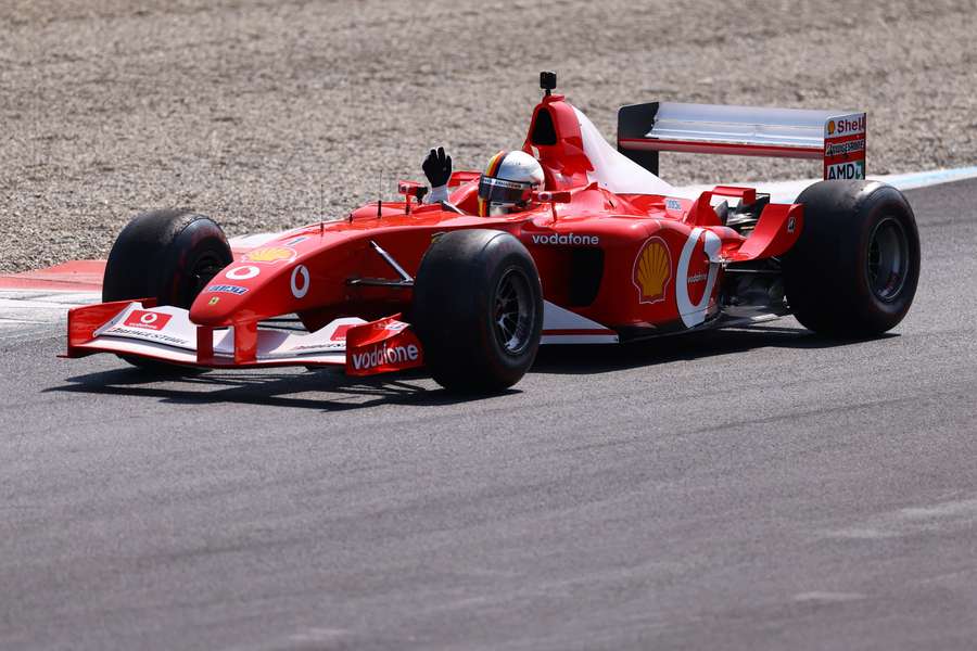 Vettel fuhr in Schumachers Ferrari in Monza