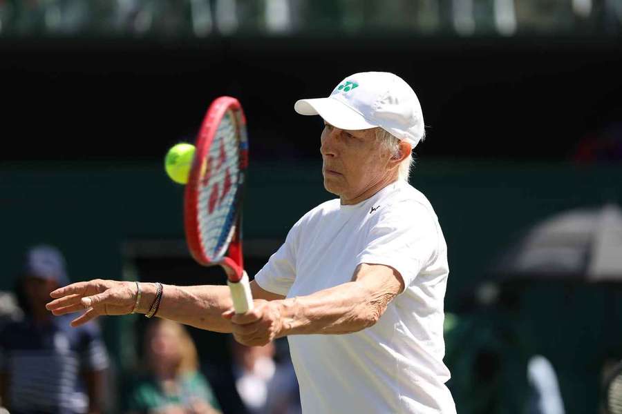 Martina Navrátilová po rokoch opäť s tenisovou raketou v ruke. Martina Navrátilová po rokoch opäť s tenisovou raketou v ruke.